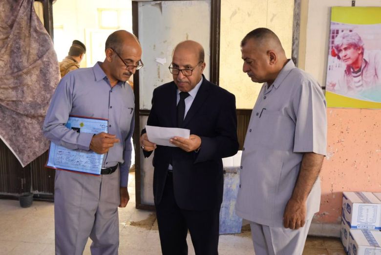 مدير عام تربية كربلاء وكالة يجري جولة في المراكز الامتحانية